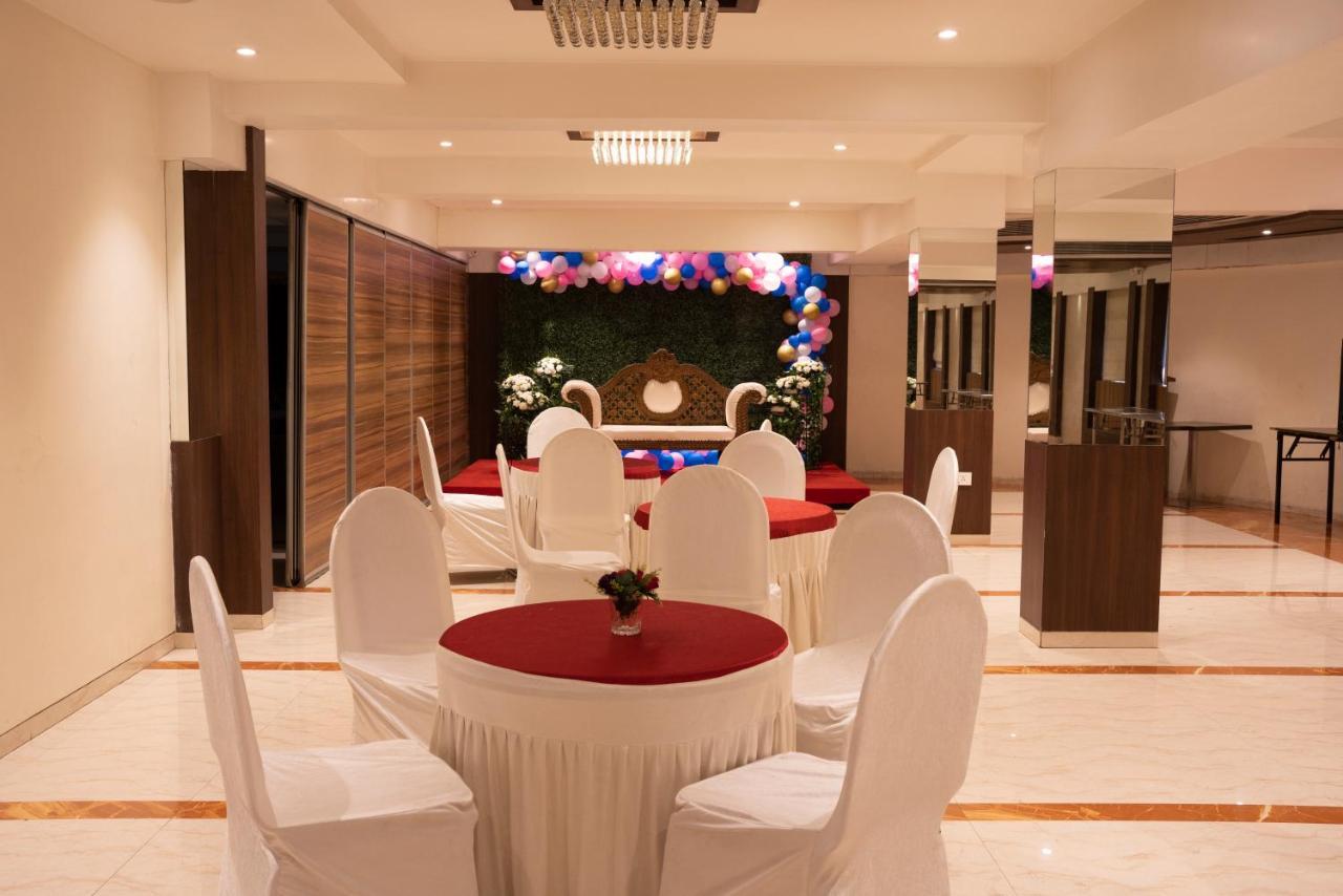 Gold Crest Business Hotel Navi Mumbai Exterior photo